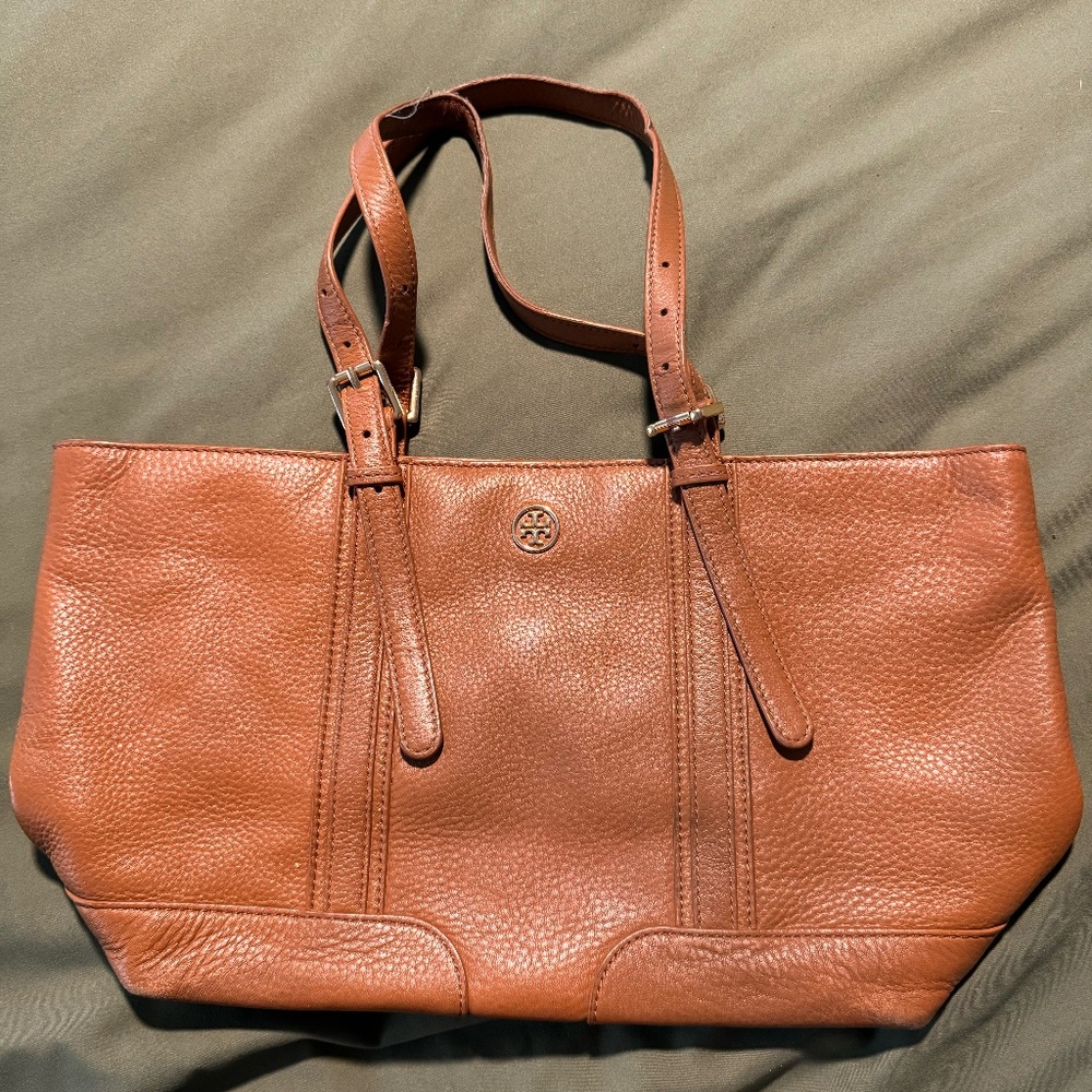 GUC - Tory Burch Landon Tote in Camel